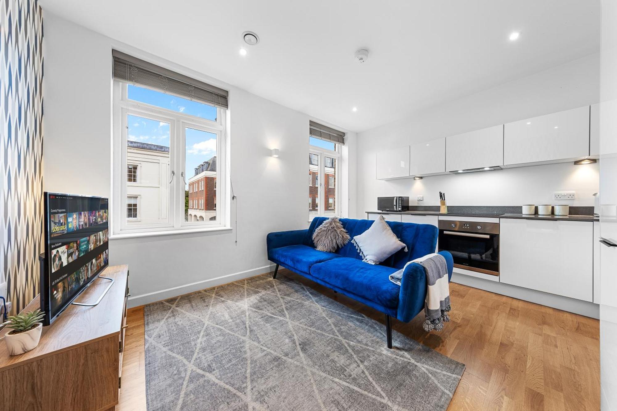 Modern One Bedroom Flat - Near Heathrow, Windsor Castle, Thorpe Park - Staines Tw18 Apartment London