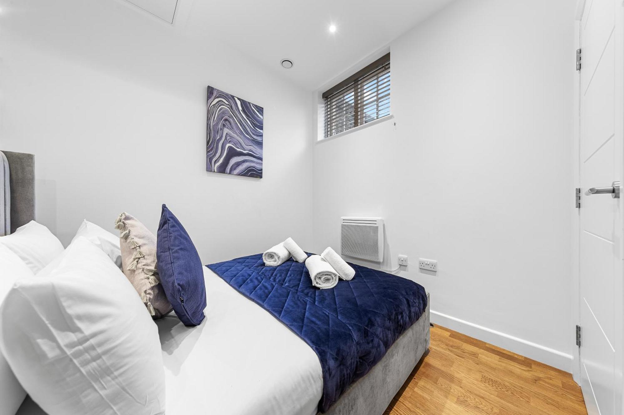 Modern One Bedroom Flat - Near Heathrow, Windsor Castle, Thorpe Park - Staines Tw18 Apartment London