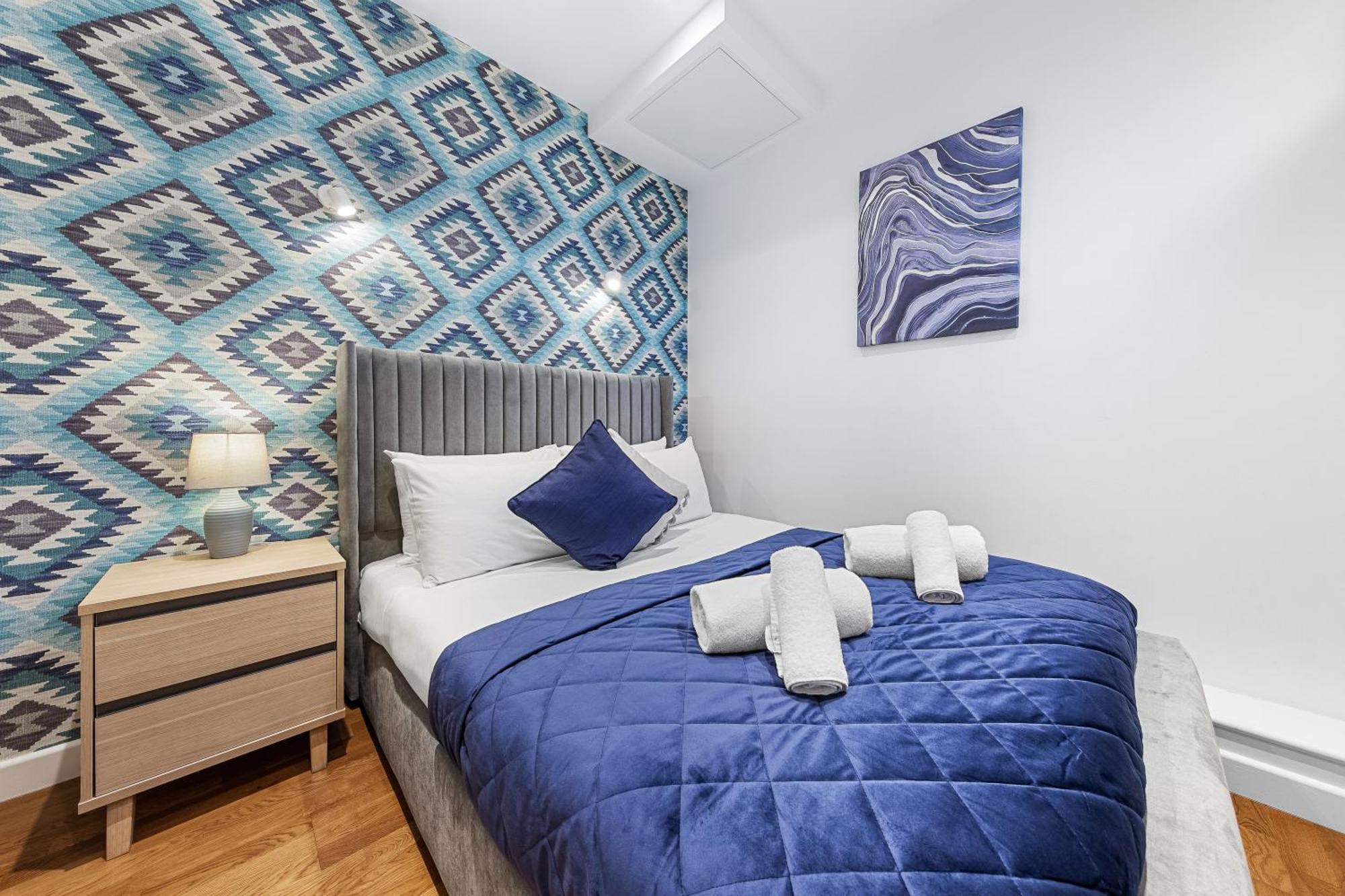 Modern One Bedroom Flat - Near Heathrow, Windsor Castle, Thorpe Park - Staines Tw18 Apartment